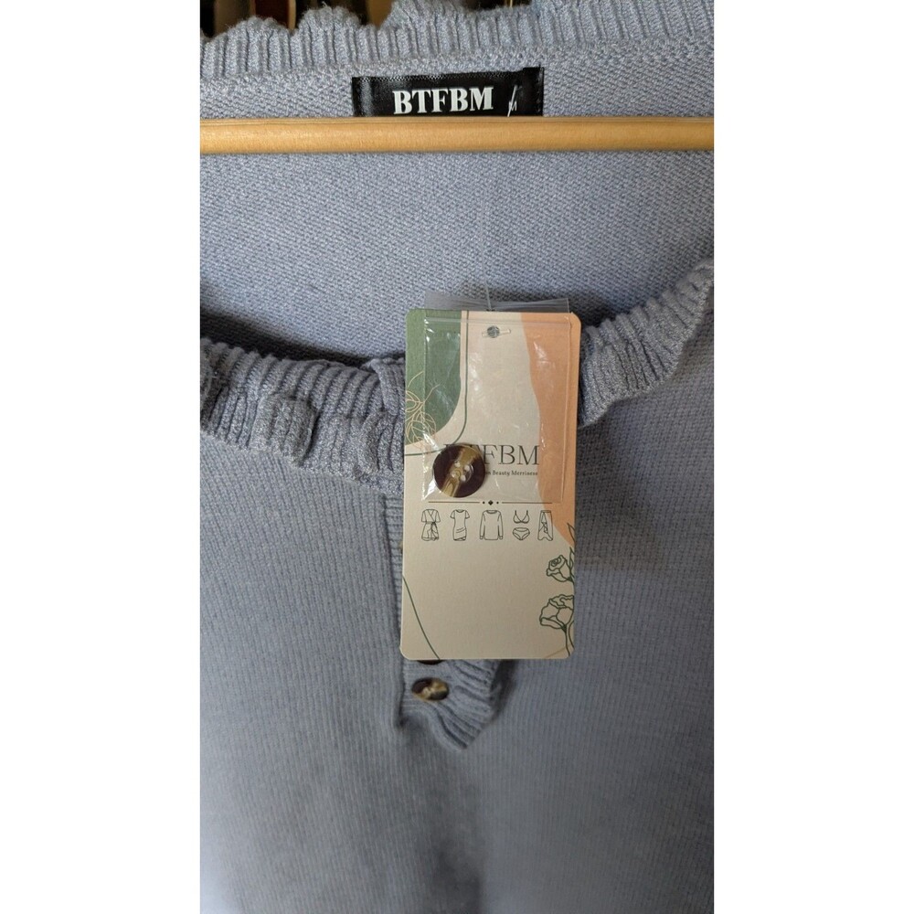 NWT Ruffled Button Henley Style Pullover Sweater Light Blue M - Picture 6 of 7